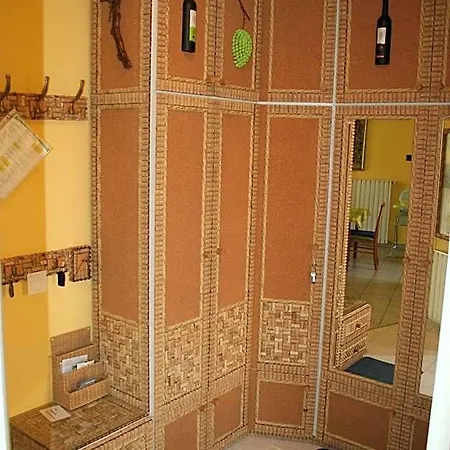 Borbarat Vendeghaz