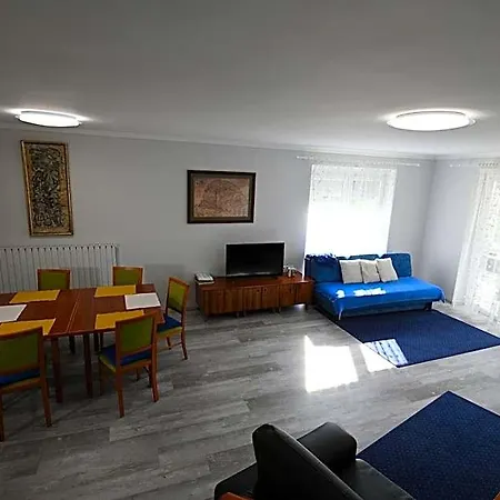 Borbarat Vendeghaz Έγκερ